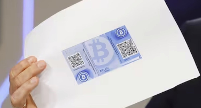 Billetera de papel de Manuel Adorni
